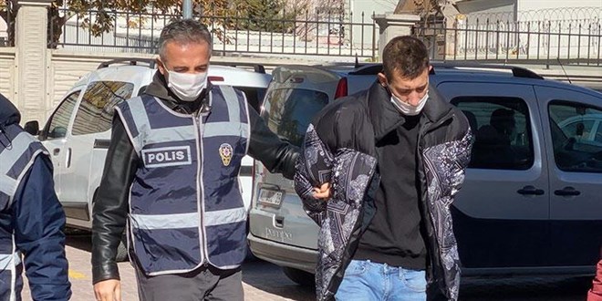 Hırsızlık için girdiği ev sahibine silah çekti