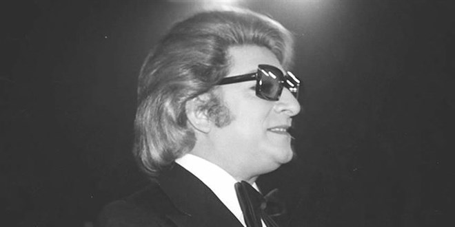 Zeki Müren'in adı yaşadığı sokağa verildi