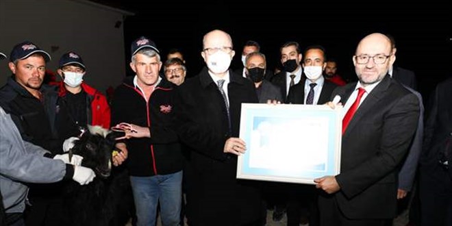 YÖK Başkanı Özvar, MAKÜ Çiftliği'ni ziyaret etti