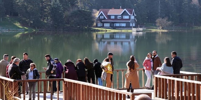 Gölcük Tabiat Parkı'nda ara tatil yoğunluğu yaşanıyor