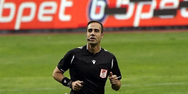 Bir hakem daha görevi bıraktı