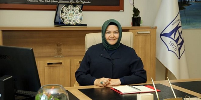 Eski Bakan proje okulunda müdür olarak görev yapıyor