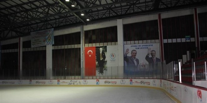 Ankara Büyükşehir'e kapalı olan 'buz pateni' salonu için tepki