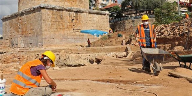 Antik hamamdaki kalorifer sistemi gün yüzüne çıktı