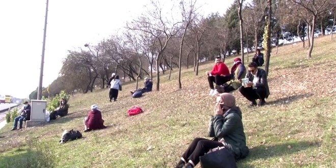 İstanbul'da yolcu otobüsünde yangın paniği: Yolcular 1.5 saat TEM'de kaldı
