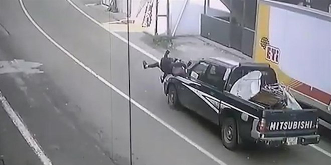 Rize'de 11 yaşındaki kız çocuğuna kamyonet çarptı