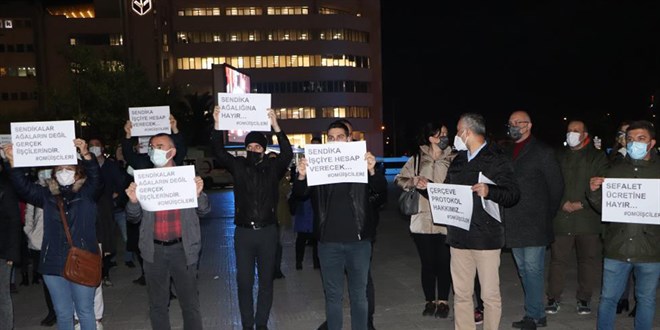 Sağlık işçileri, üyesi oldukları sendikayı protesto etti