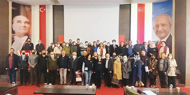 Tutuklu askeri öğrencilerin ailelerinden CHP'ye ziyaret