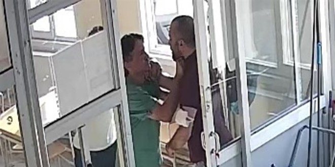 Çayı geç demleyen çaycıyı şoförler dövdü