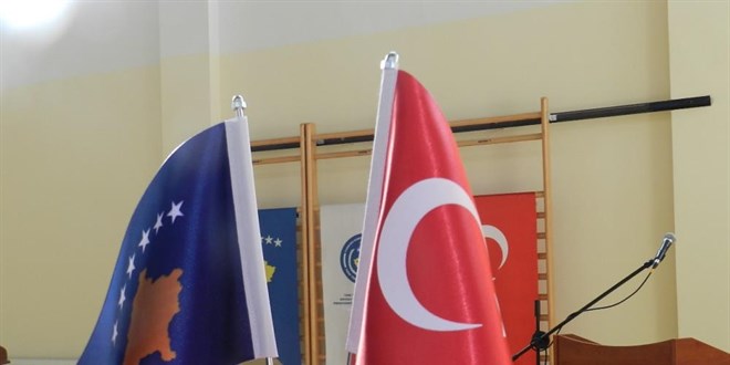Kosova'da görev yapan Türk askerinden eğitime destek
