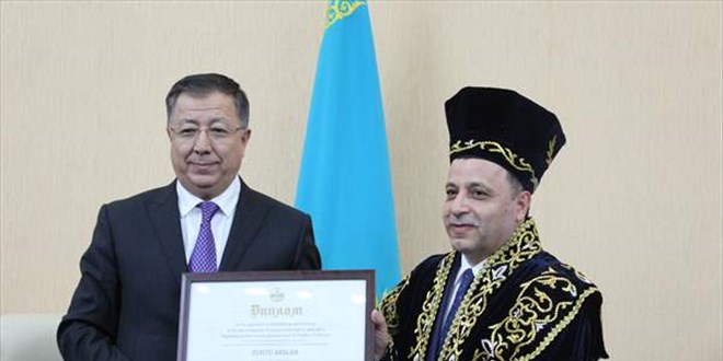 AYM Başkanı Arslan'a, Kazakistan'da 'Fahri Profesör' unvanı verildi
