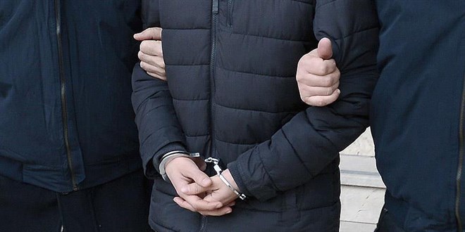 Yunanistan'a kamaya alrken yakalanan eski hakim tutukland