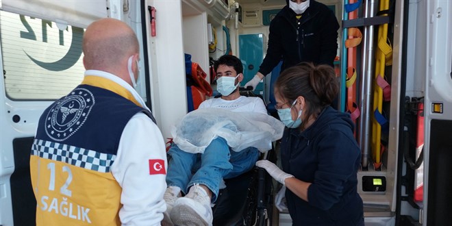 Samsun'da bankta otururken Suriyeli genci bıçakladılar
