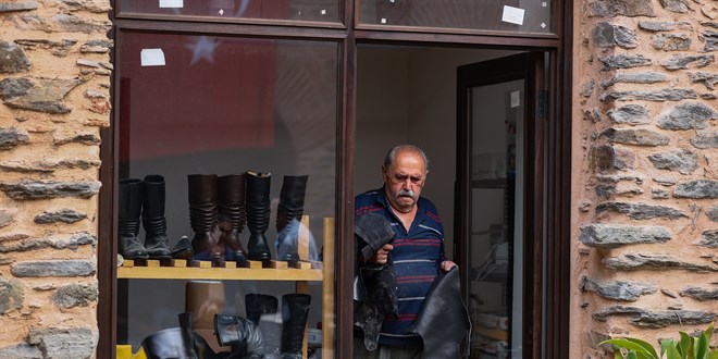 Körüklü çizme ustası siparişlere yetişemiyor