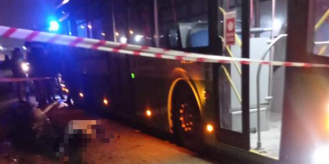 Önce iki otomobil sonra halk otobüsü çarptı, hayatını kaybbetti