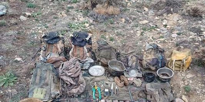 Tunceli'de teröristlerin kullandığı 9 sığınak imha edildi