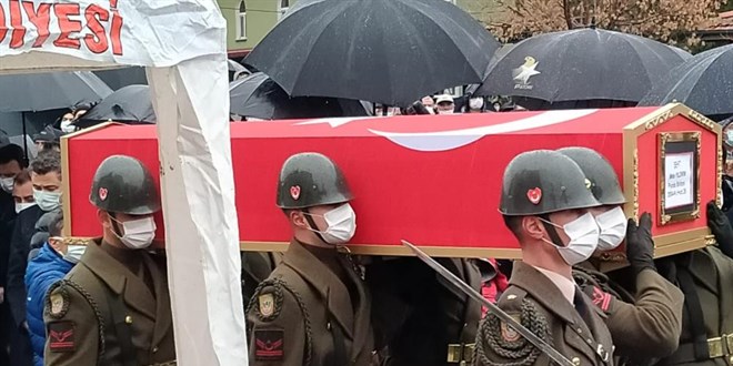 Silah kazasında şehit olan binbaşı Ankara'da toprağa verildi