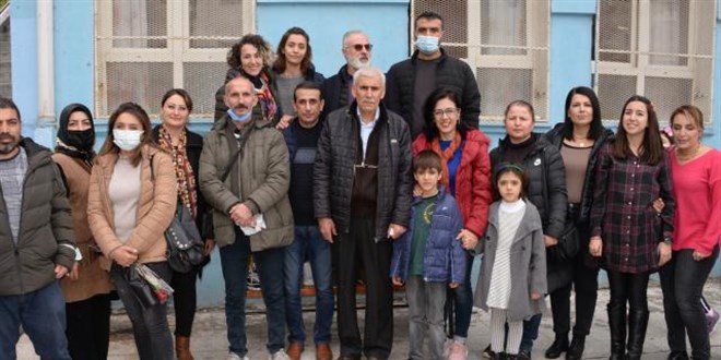 26 eski öğrencisiyle aynı okulda öğretmenlik yapıyor