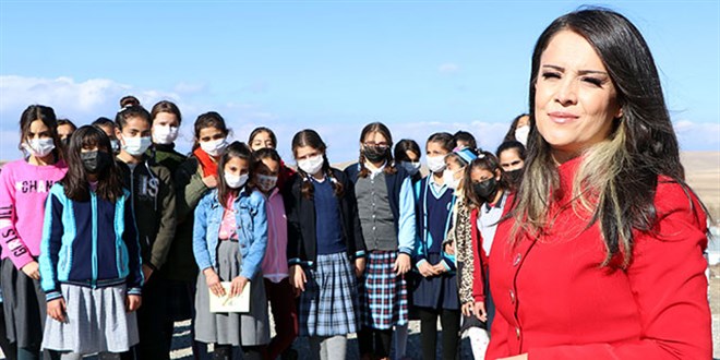 Şükran öğretmen: Kızların okullu olması bize en büyük hediye