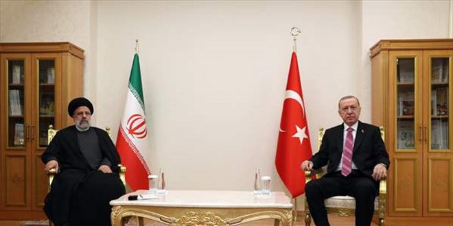 Erdoğan, İran Cumhurbaşkanı Reisi ile bir araya geldi
