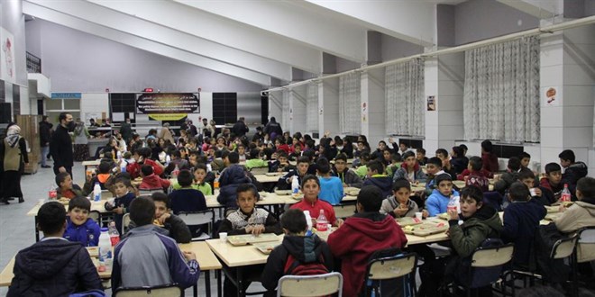 Ağrı'da 410 öğrencinin pizza isteğini kaymakam gerçekleştirdi
