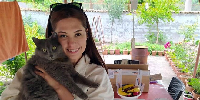 Kaçan kedisini almak isterken 5. kattan düşerek ölen doktora veda