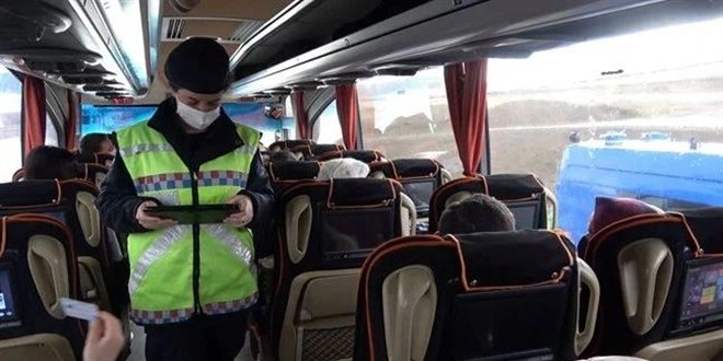 Cenaze töreninden dönen virüslü kadın otobüste yakalandı