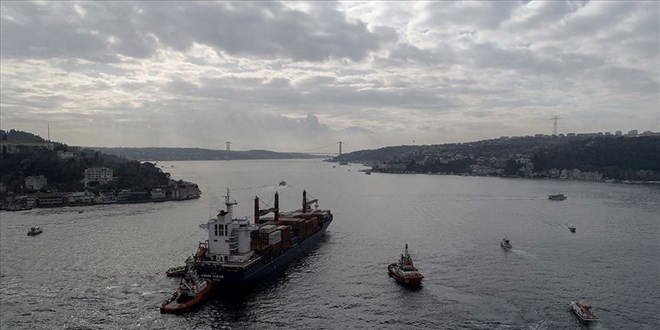 İstanbul Boğazı çift yönlü gemi geçişlerine kapatıldı