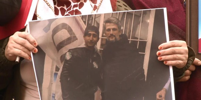 HDP milletvekilinin dağa götürülen çocukla fotoğrafı ortaya çıktı
