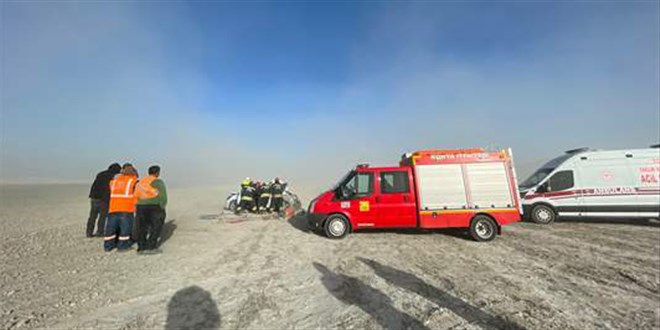 Kum fırtınası kazaya neden oldu: 2 kişi öldü, 1 kişi yaralandı