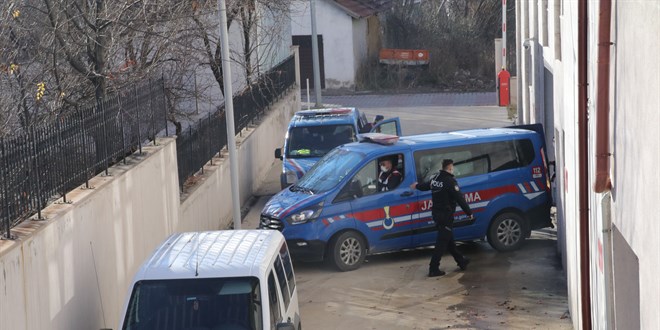 Bir aylık bebeğini sobada yaktığı iddia edilen anne tutuklandı