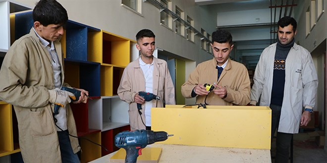 Hakkari'de, fabrika gibi meslek lisesi