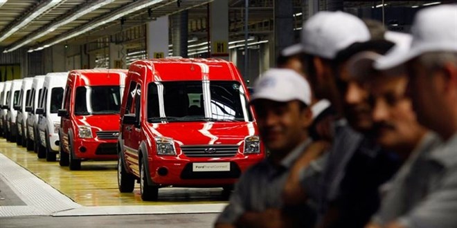 Otomobil bayileri sıfır araçları otoparklarda saklıyor!