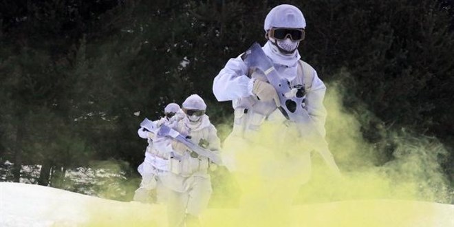Mehmetçik kara kışa rağmen teröristlere göz açtırmıyor