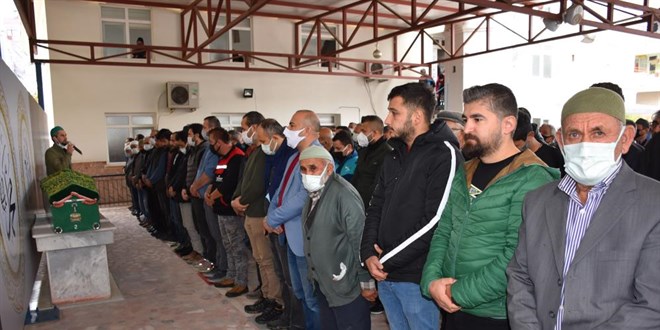 Liseli genç kafedeki salıncaktan düşerek yaşamını yitirdi