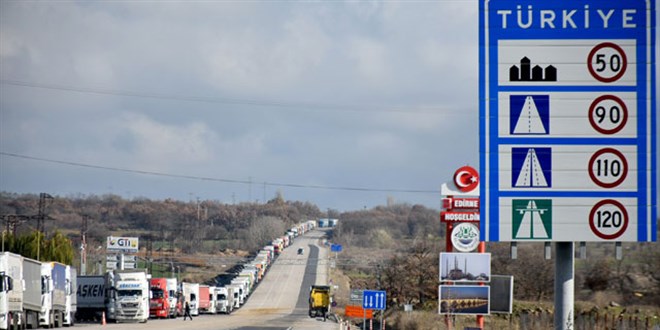 İhracat arttı, TIR kuyrukları uzadı