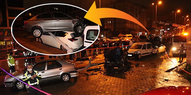 Üç araca çarpan otomobil, dördüncü aracın üstünde asılı kaldı