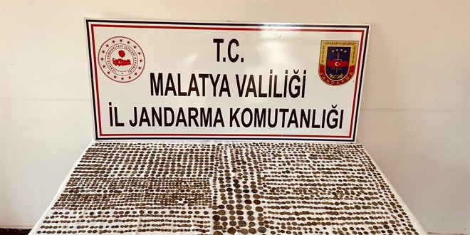 Tarihi eser niteliği taşıdığı değerlendirilen 1919 parça malzeme ele geçirildi.