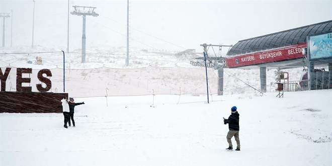 Erciyes'te kar kalınlığı 20 santime ulaştı