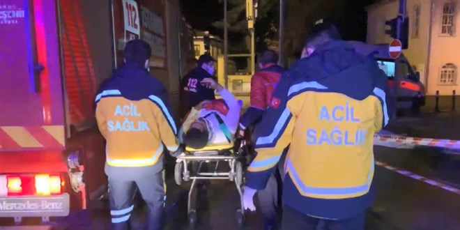 Lüks araçla takla attı hiçbir şey olmamış gibi canlı yayına devam etti