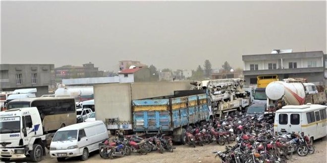 Yediemin otoparkındaki araçlar çürüyor
