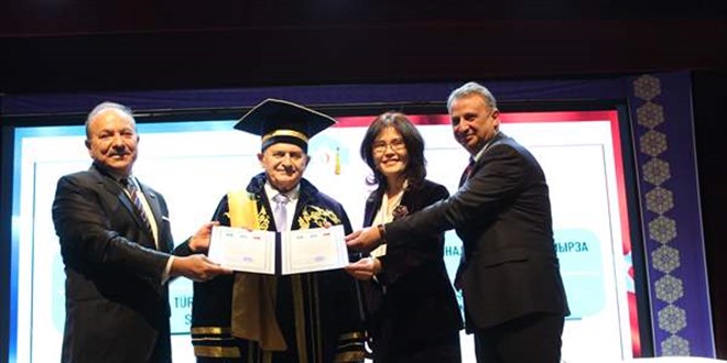 Binali Yıldırım'a Kazakistan'da 'Fahri Profesör' unvanı verildi