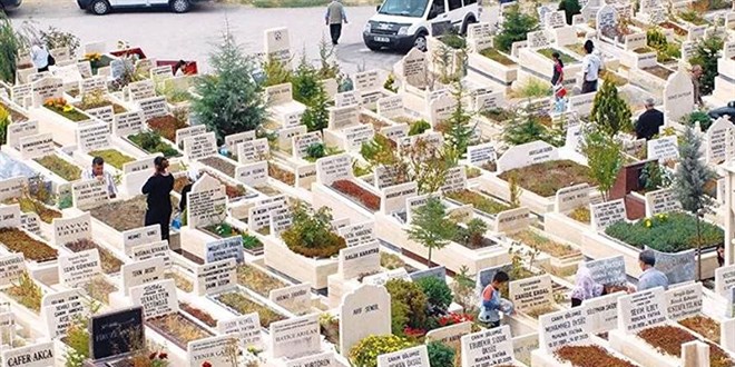 Yatacak yerimiz yok! Mezar fiyatını 20 bin liraya çıkardılar