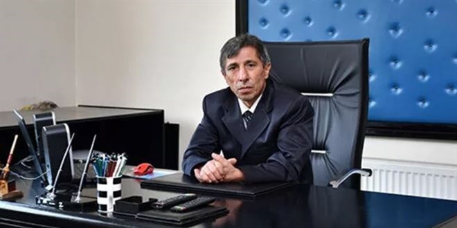 Okul müdürü, makam odasında bilekleri kesilmiş halde ölü bulundu