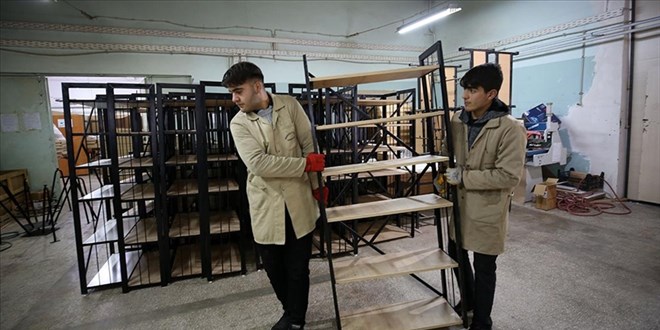 Muş'ta meslek lisesi öğrencileri 177 okula kütüphane yaptı