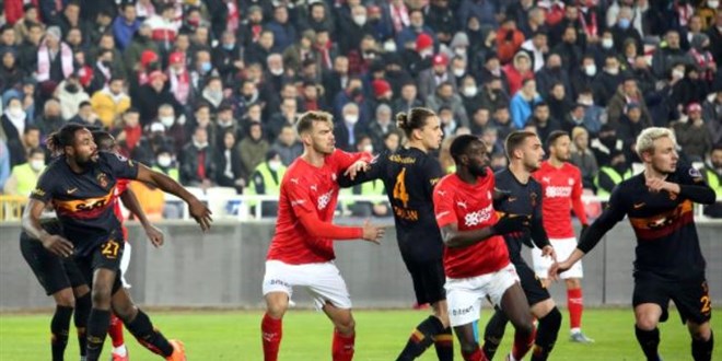 Galatasaray, Sivasspor'a boyun eğdi!