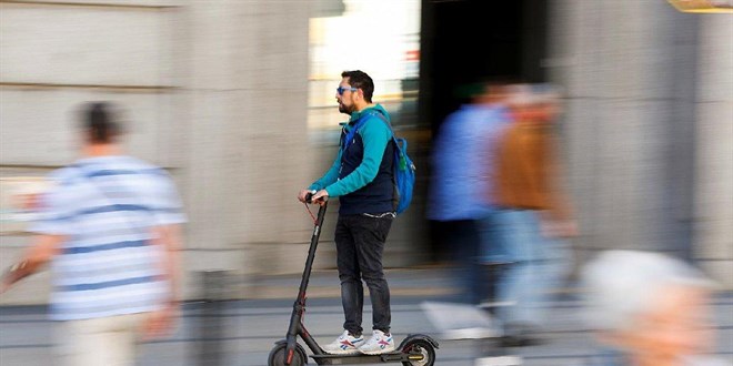 Emniyet, e-scooter kullanmnda 'gvenli sr' kurallarn hatrlatt