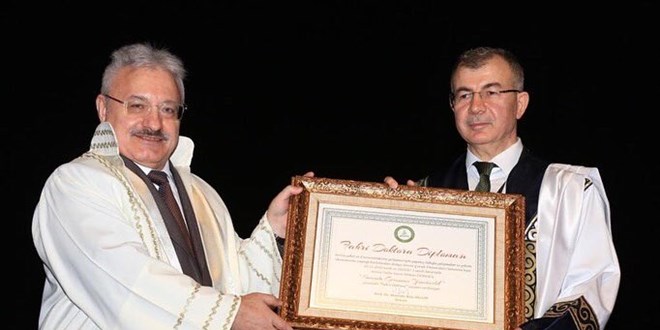 Artvin Valisi Yılmaz Doruk'a 'fahri doktora' unvanı verildi