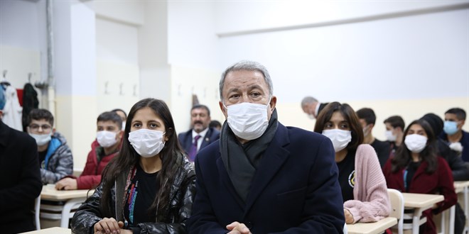 Milli Savunma Bakanı Akar: Türkler ve Kürtler kardeştir