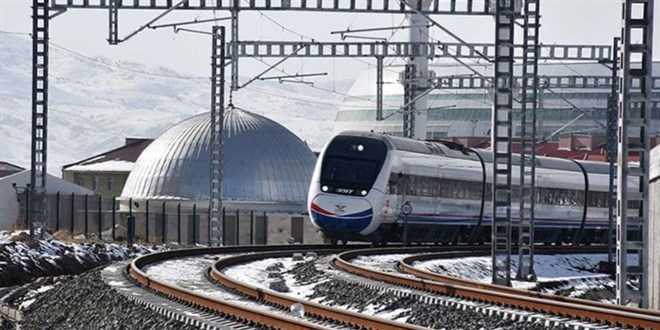 Tren raylarını keserek çaldılar